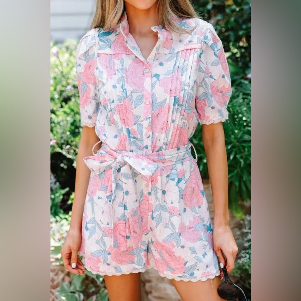 Fate floral romper 
Size large
NWT